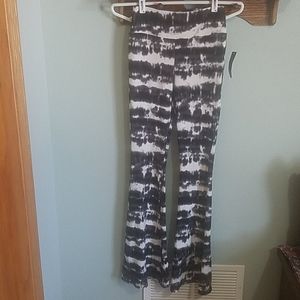 No Boundaries lounge pants